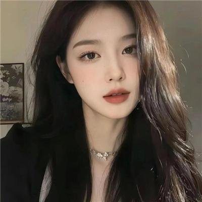 玉簪斜挽云鬓碎